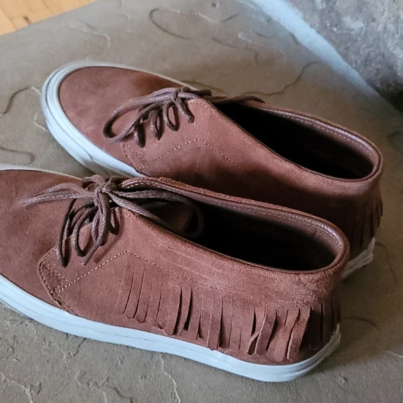 Vans - Picture 2 of 3